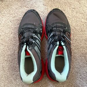 Women’s Salomon size 8